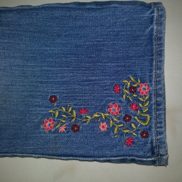 Adorable Gap Jeans with Floral embroidery! - Picture 7 of 8